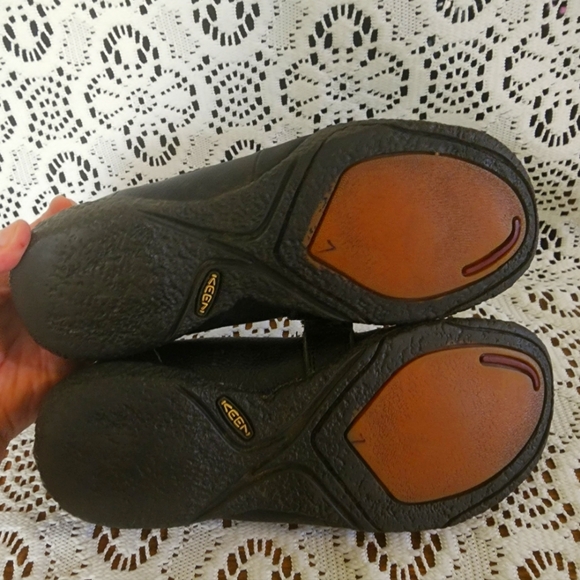 KEEN Black Leather Mary Jane Shoes Comfy! Size 6.5 - Picture 4 of 5